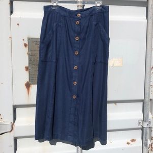Lovely long blue linen blend skirt in Medium